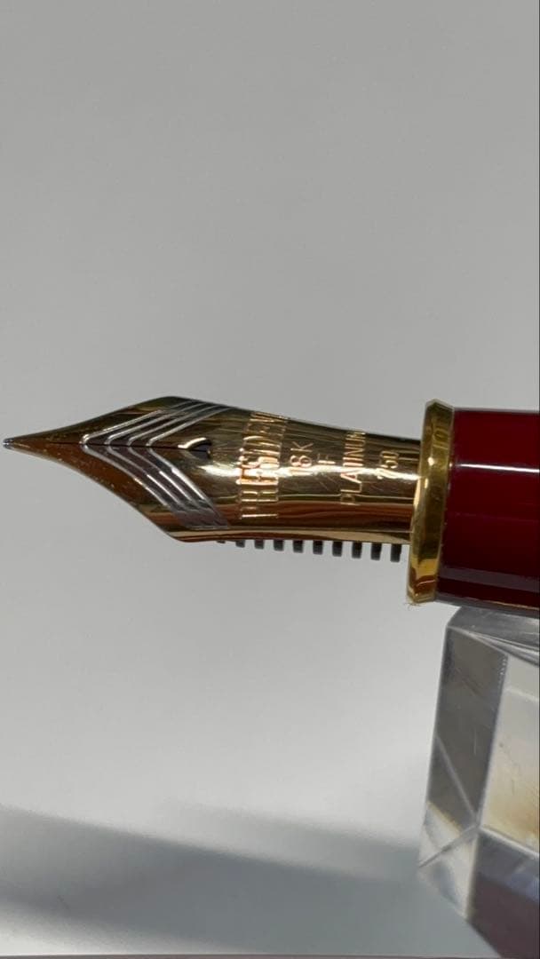 プラチナ万年筆プレジデント赤細字
