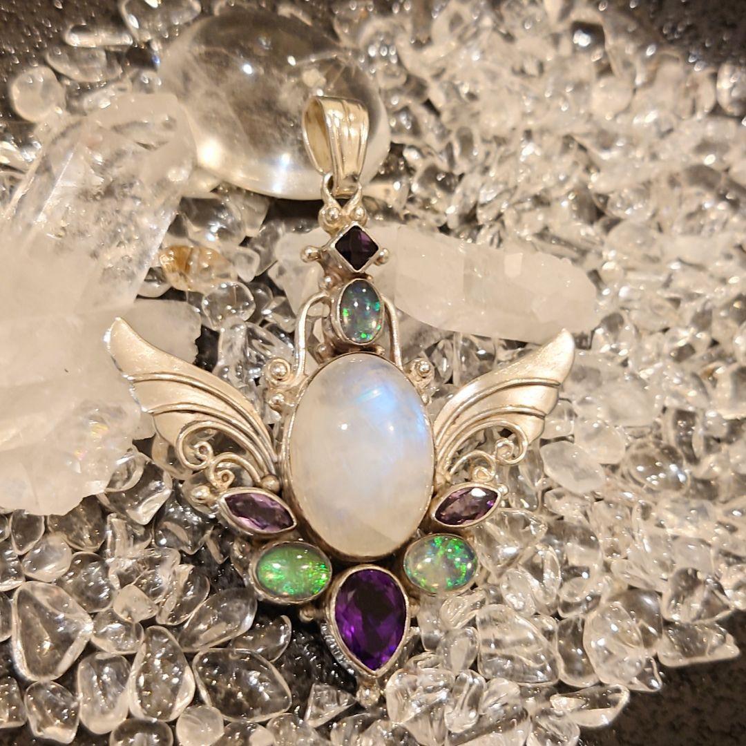 ■シャンカリジュエリー■　ムーンストーン 羽根モチーフ チャーム