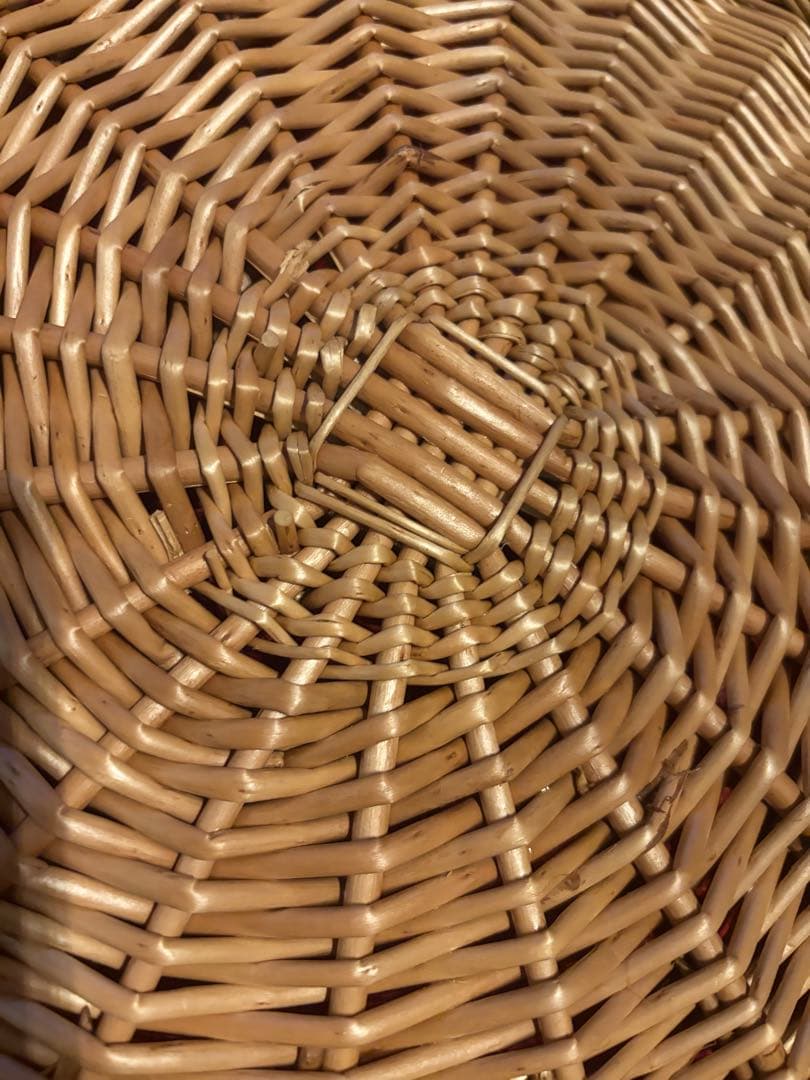 パリの雑貨　ビンテージ　大きな手編みのトレー　ブロカント　吊り下げ可能　平ラタン