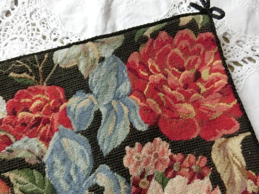 手刺繍　未使用ニードルポイント/プチポアン/プチポワンフラワー　クッションカバー