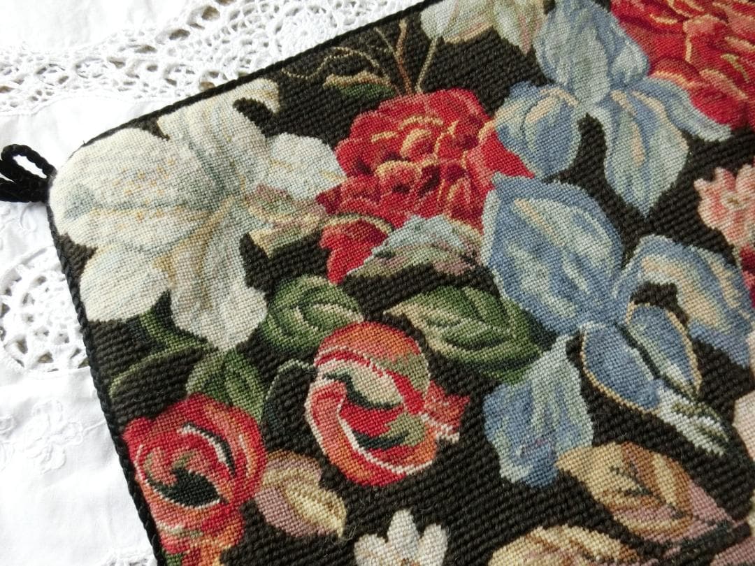 手刺繍　未使用ニードルポイント/プチポアン/プチポワンフラワー　クッションカバー