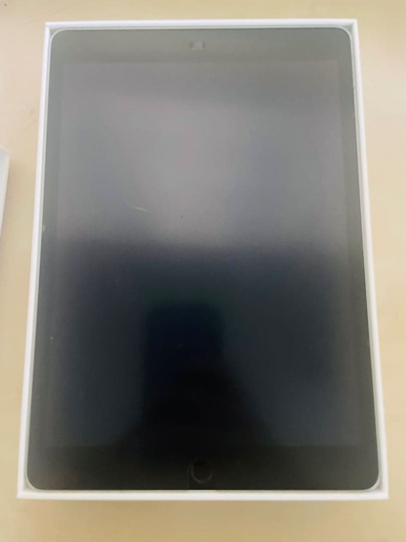 第9世代Apple iPad シルバー 64GB