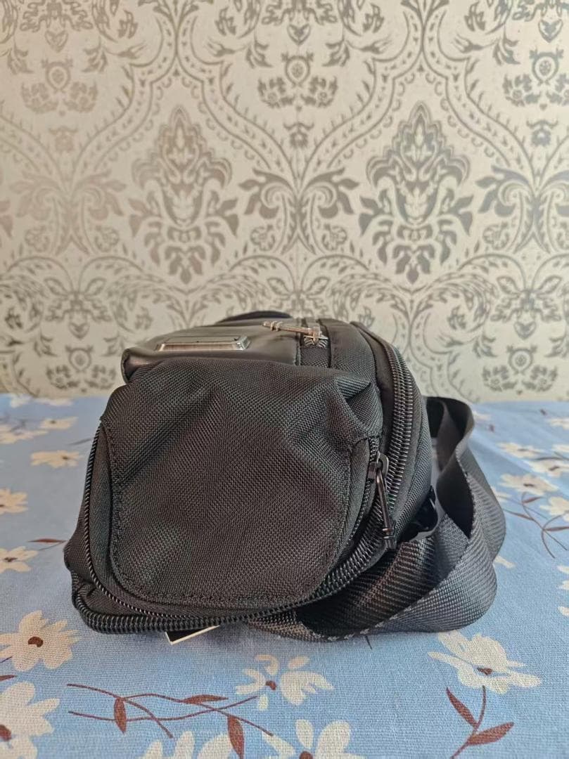 TUMI ケリースリング ボディーバッグ