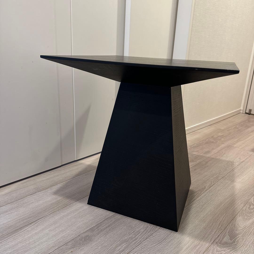 黒い木製モダンテーブル 台形