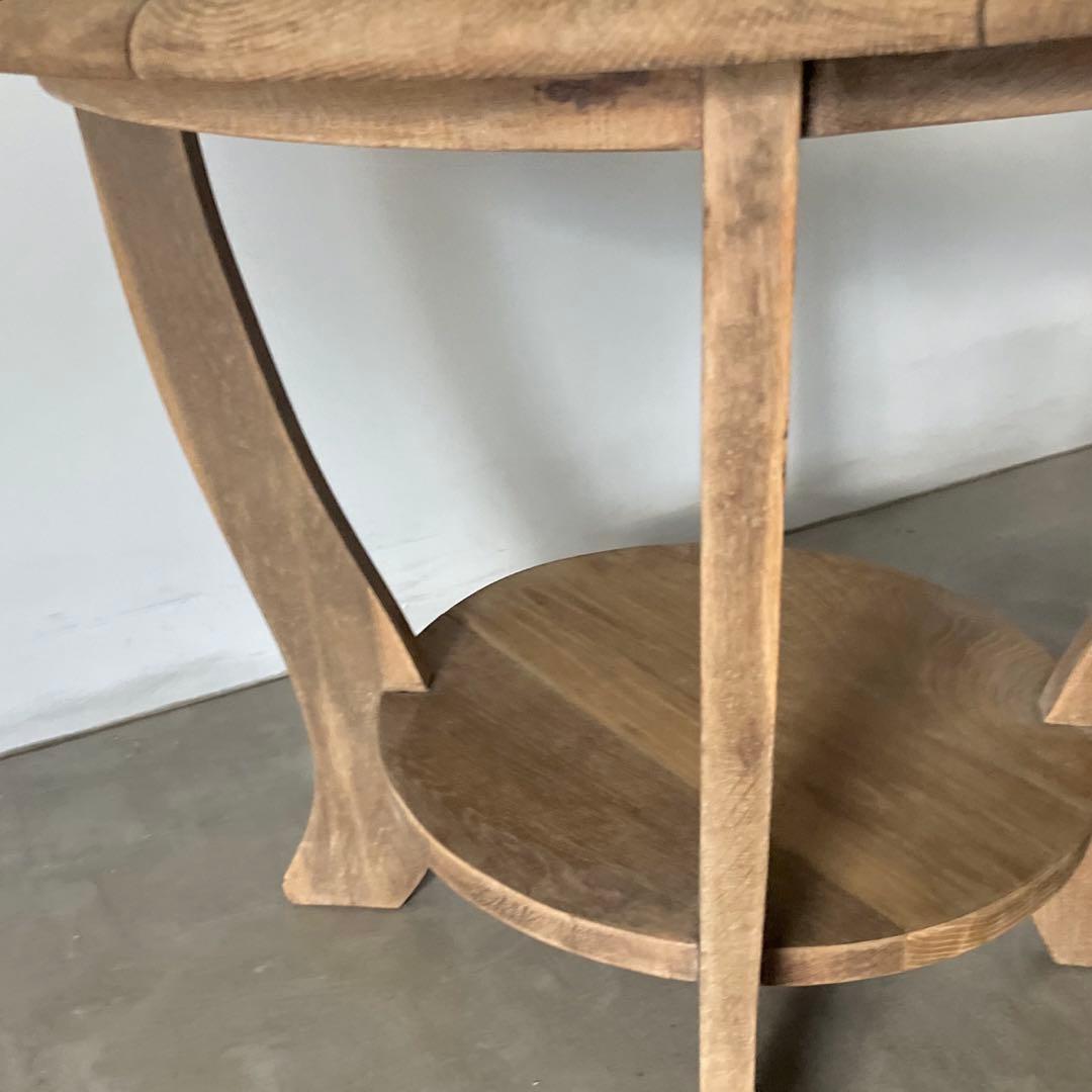 ナチュラルなラウンドテーブル