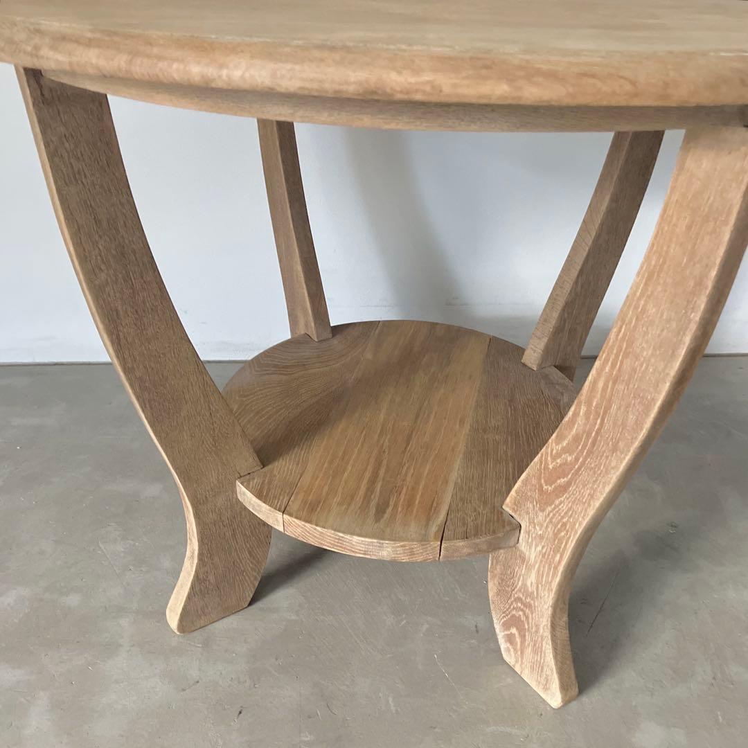 ナチュラルなラウンドテーブル