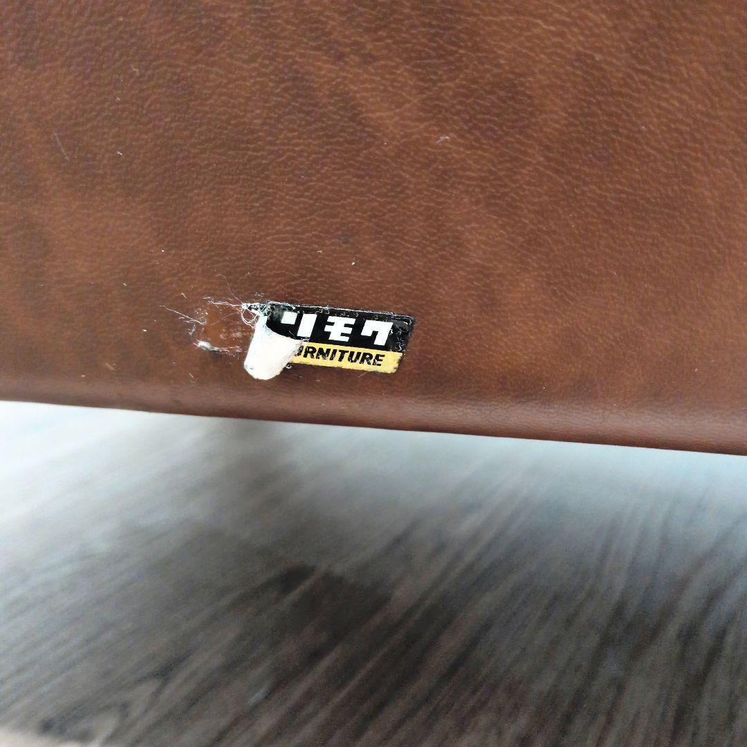 カリモク 1人掛けソファ 本革風 彫刻アーム ヴィンテージ