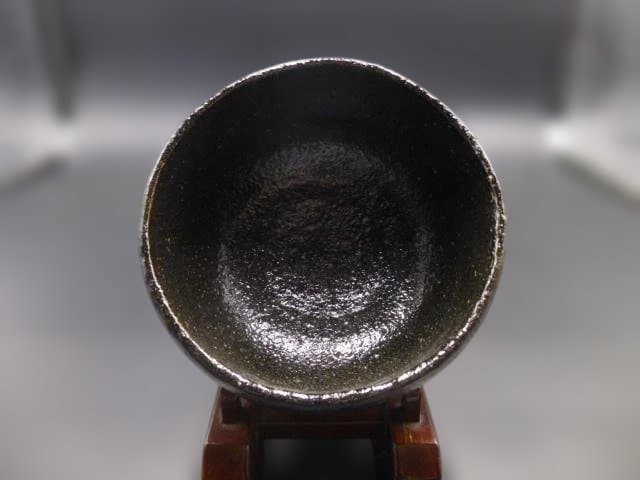 楽吉左衛門　十五代　直入　黒茶碗／共箱共布／裏千家十五代　鵬雲斎極め箱／神紋アリ