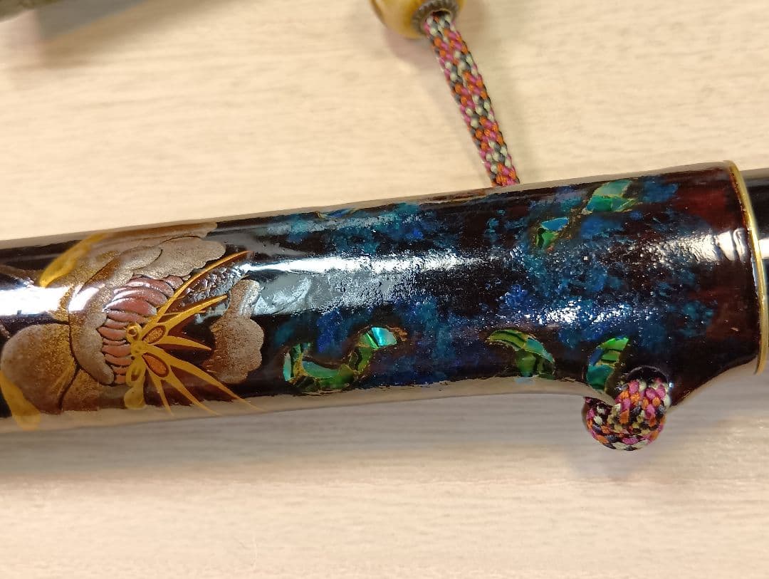 煙草入／蜻蛉前金具／草花図漆蒔絵螺鈿細工