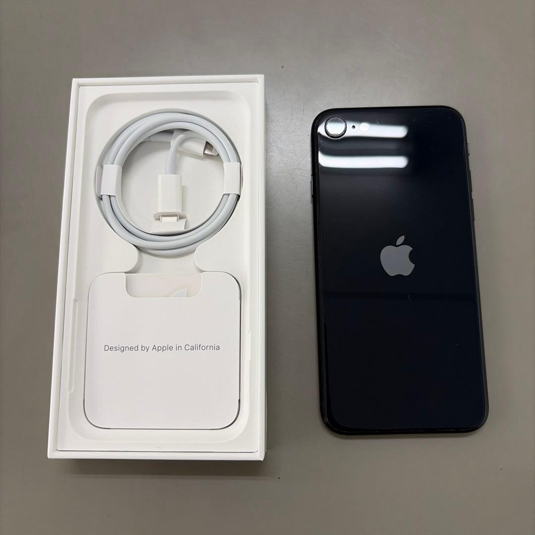 【じじじい】Apple iPhone SE (第3世代) ブラック 本体