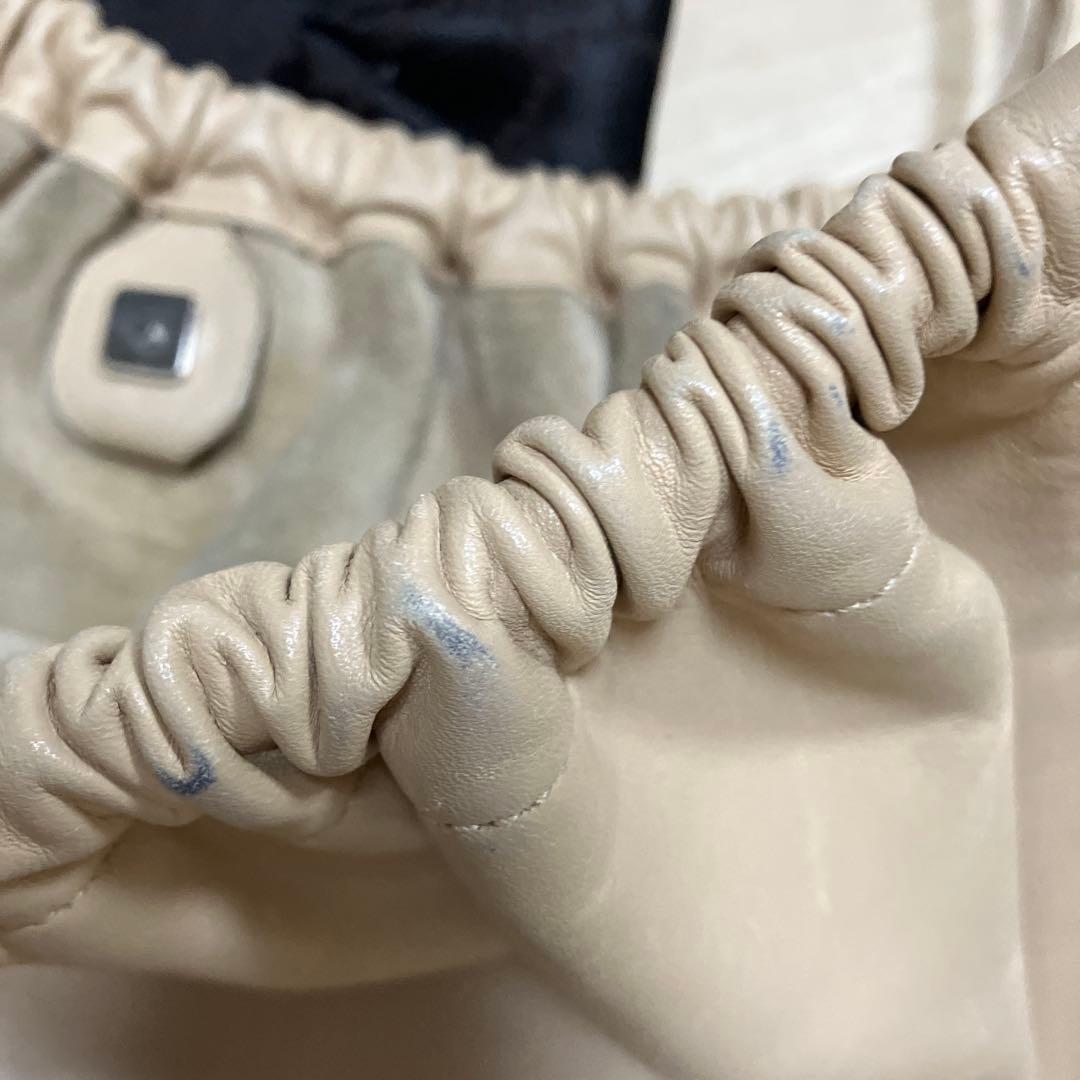 GUCCI ホワイトベージュ レザーショルダーバッグ